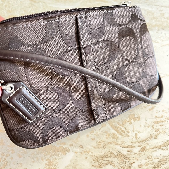 Coach - Picture 3 of 3